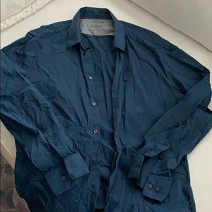 🛍 3/$10 men’s Calvin Klein navy blue extreme slim shirt